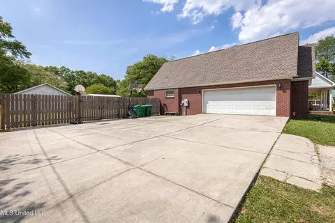 Exterior - 19033 Roger Davis, Moss Point, MS 39562 photo 8 of 24