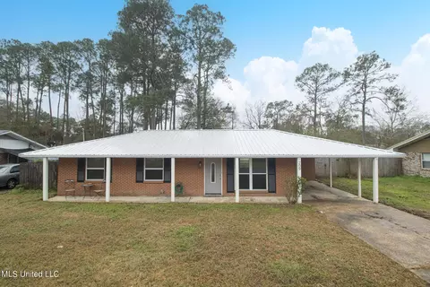 209 Palmyra Dr, Long Beach, MS 39560