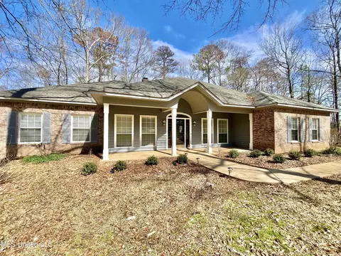 1010 Deerwood Trl, Hazlehurst, MS 39083