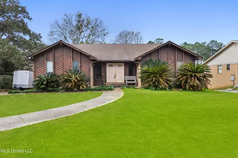 2101 Hemlock Dr, Gautier, MS 39553