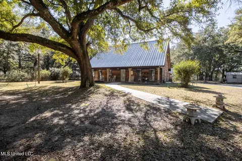 18041 Dedeaux Clan Rd, Gulfport, MS 39503