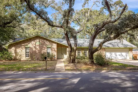 2568 Old Bay Rd, Biloxi, MS 39531