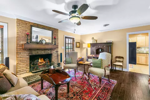 Living - 5870 Baxter Dr, Jackson, MS 39211 photo 3 of 6
