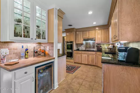 Kitchen - 5870 Baxter Dr, Jackson, MS 39211 photo 6 of 9