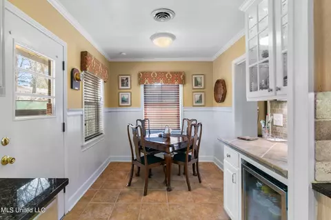 Kitchen - 5870 Baxter Dr, Jackson, MS 39211 photo 8 of 9