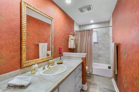 Bath - 5870 Baxter Dr, Jackson, MS 39211 photo 4 of 4