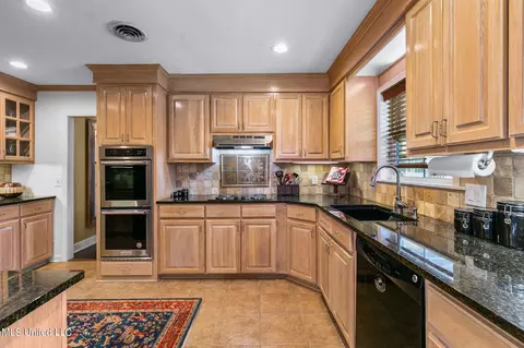 Kitchen - 5870 Baxter Dr, Jackson, MS 39211 photo 1 of 9