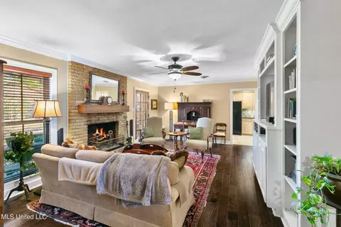 Living - 5870 Baxter Dr, Jackson, MS 39211 photo 4 of 6