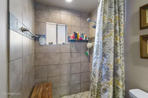 Bath - 5870 Baxter Dr, Jackson, MS 39211 photo 3 of 4