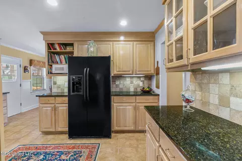 Kitchen - 5870 Baxter Dr, Jackson, MS 39211 photo 5 of 9