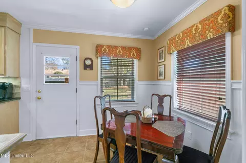Dining - 5870 Baxter Dr, Jackson, MS 39211 photo 2 of 3
