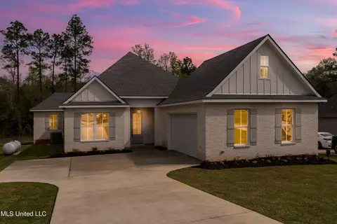 24 Spring Oak Dr, Carriere, MS 39426