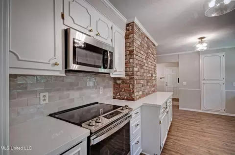 Kitchen - 5338 Briarfield Rd, Jackson, MS 39211 photo 1 of 3