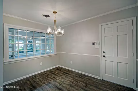 Dining - 5338 Briarfield Rd, Jackson, MS 39211 photo 1 of 1