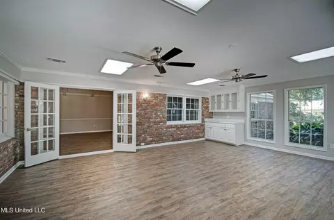 Living - 5338 Briarfield Rd, Jackson, MS 39211 photo 3 of 3