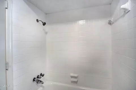 Bath - 5338 Briarfield Rd, Jackson, MS 39211 photo 2 of 4