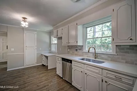 Kitchen - 5338 Briarfield Rd, Jackson, MS 39211 photo 2 of 3