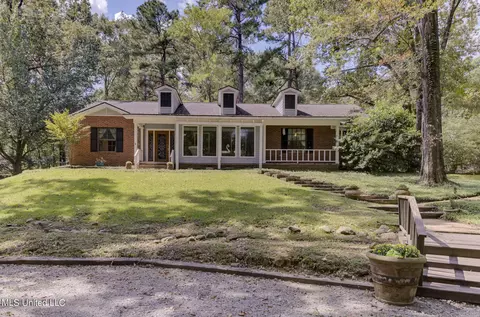 205 Saddlewood Dr, Clinton, MS 39056