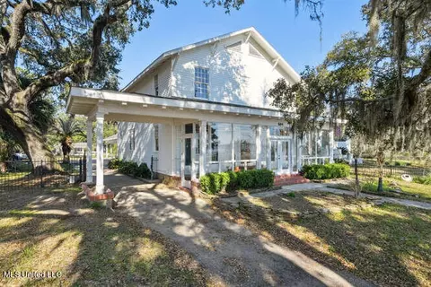 604 N Beach Blvd, Bay Saint Louis, MS 39520