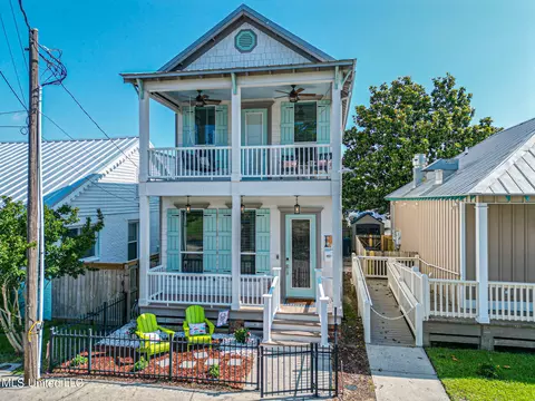 107 A Court St, Bay Saint Louis, MS 39520