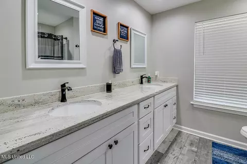 Bath - 114 Trevor Ln, Lucedale, MS 39452 photo 3 of 4