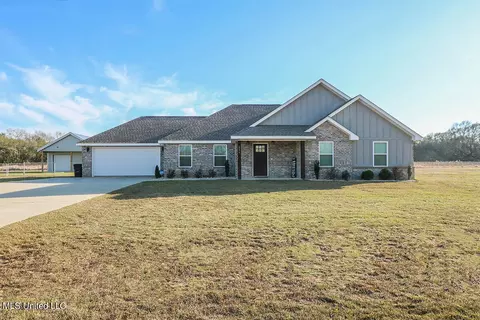 114 Trevor Ln, Lucedale, MS 39452