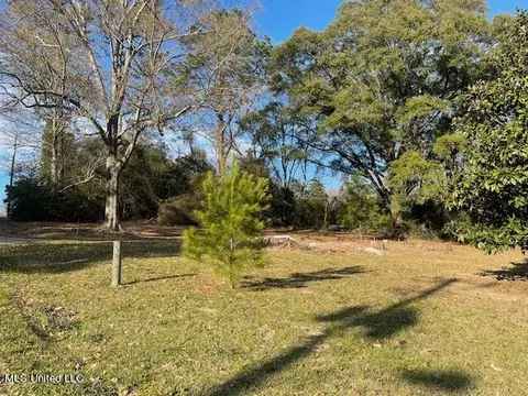 507 N Third St, Wiggins, MS 39577 photo 3