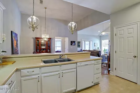 Kitchen - 130 Independence Blvd, Flowood, MS 39232 photo 2 of 4