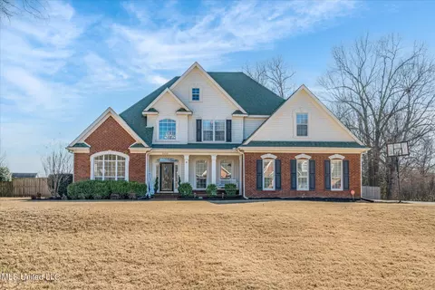 2615 Dickens Pl Dr, Southaven, MS 38671