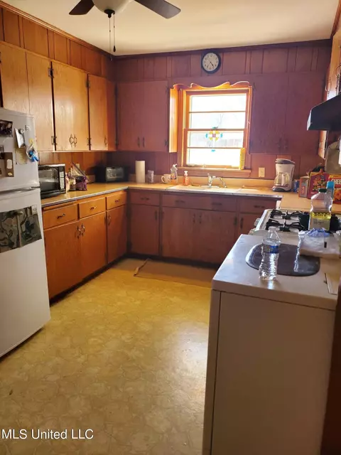 Kitchen - 287 Oliver Ave, Sledge, MS 38670 photo 1 of 4