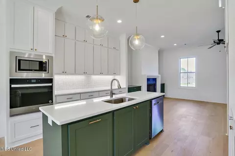 Kitchen - 101 Trace Pointe Pl, Clinton, MS 39056 photo 3 of 6