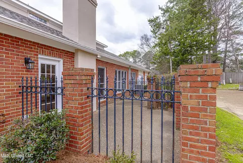 Exterior - 503 Northpointe Pkwy # A, Jackson, MS 39211 photo 3 of 5