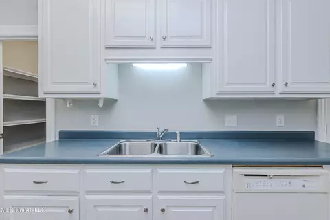 Kitchen - 503 Northpointe Pkwy # A, Jackson, MS 39211 photo 1 of 2
