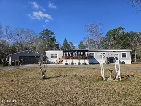 13304 Larkin Dr, Biloxi, MS 39532