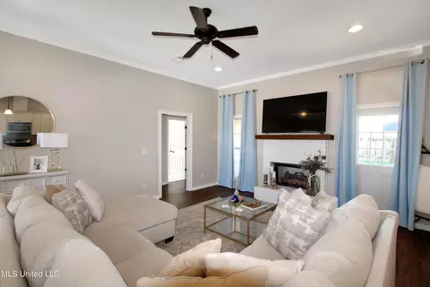 Living - 137 Kaden Ln, Canton, MS 39046 photo 4 of 5