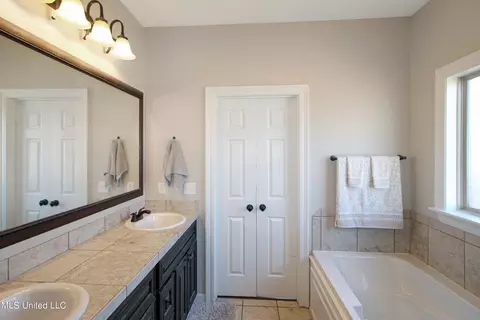Bath - 137 Kaden Ln, Canton, MS 39046 photo 4 of 5