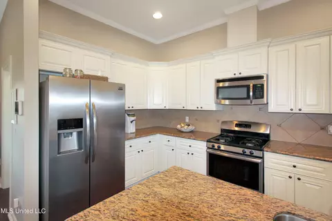 Kitchen - 137 Kaden Ln, Canton, MS 39046 photo 2 of 4