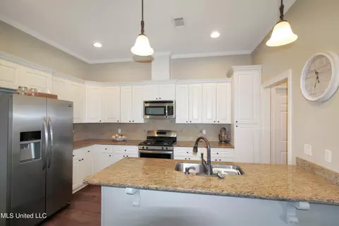 Kitchen - 137 Kaden Ln, Canton, MS 39046 photo 4 of 4