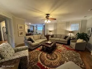 Living - 2585 Atticus Ln, Nesbit, MS 38651 photo 2 of 4
