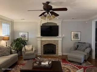 Living - 2585 Atticus Ln, Nesbit, MS 38651 photo 3 of 4