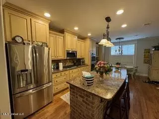 Kitchen - 2585 Atticus Ln, Nesbit, MS 38651 photo 3 of 3