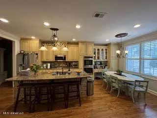Kitchen - 2585 Atticus Ln, Nesbit, MS 38651 photo 2 of 3