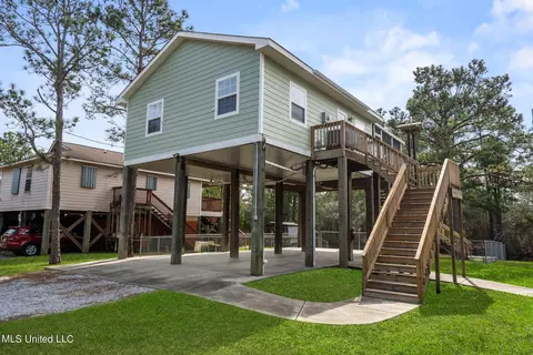 5063 Ruby St, Bay Saint Louis, MS 39520