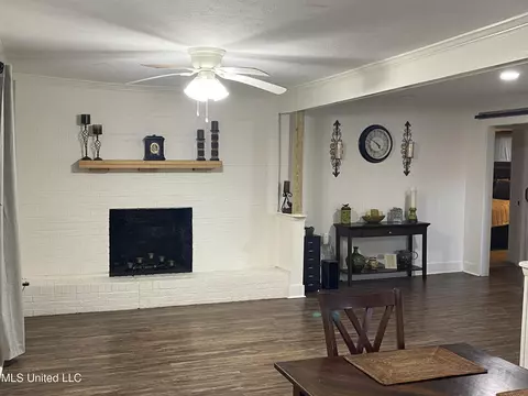 Living - 600 Smith Co Rd 142, Morton, MS 39117 photo 1 of 3