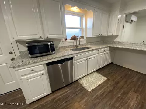 Kitchen - 600 Smith Co Rd 142, Morton, MS 39117 photo 2 of 5