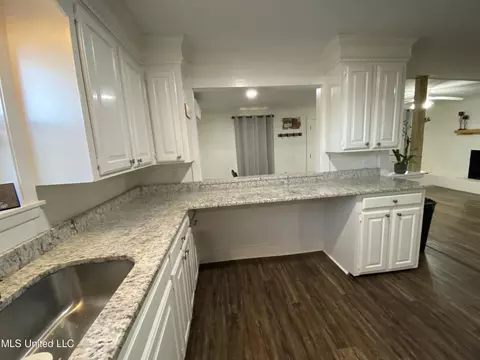 Kitchen - 600 Smith Co Rd 142, Morton, MS 39117 photo 3 of 5