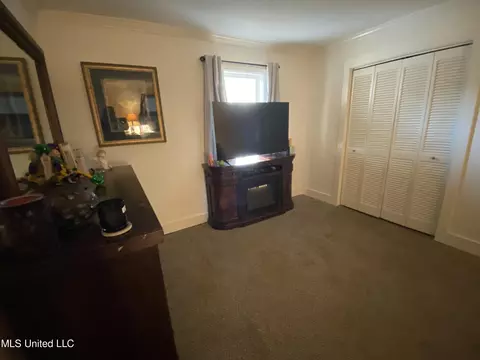 Living - 600 Smith Co Rd 142, Morton, MS 39117 photo 3 of 3