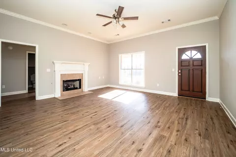 Living - 321 Big Oak Dr, Florence, MS 39073 photo 3 of 3
