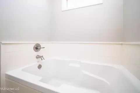 Bath - 321 Big Oak Dr, Florence, MS 39073 photo 5 of 5