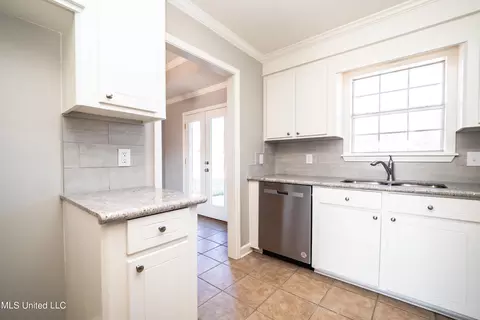 Kitchen - 321 Big Oak Dr, Florence, MS 39073 photo 3 of 4